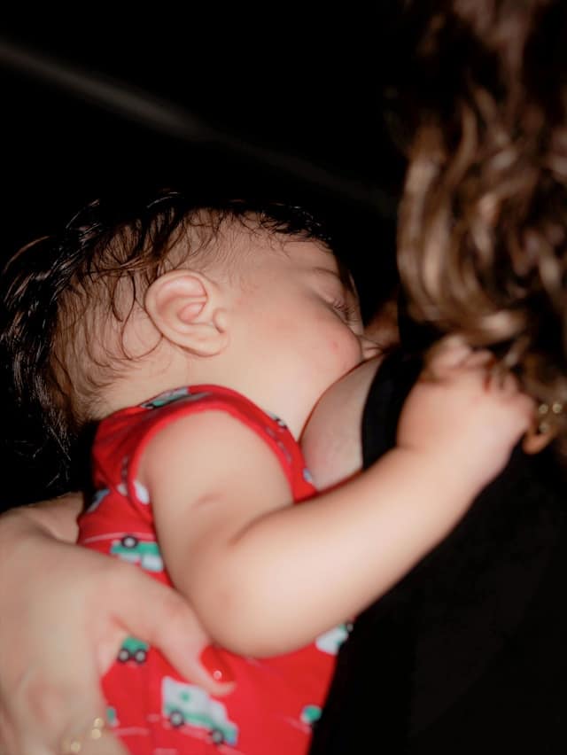 luiza-braun-Y7FpvEbNGVE-unsplash petit (1) baisse de lactation: que faire ?